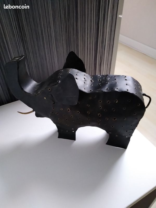 Éléphant en métal (image 1)