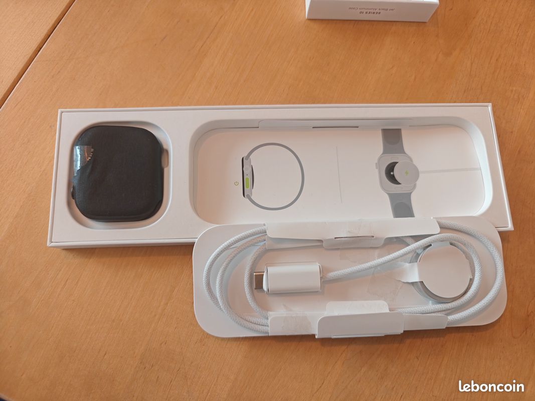 Apple Watch Series 10 (46mm) GPS Aluminium Jet Black - Unused( Brand new) + Native Union Loop (image 4)