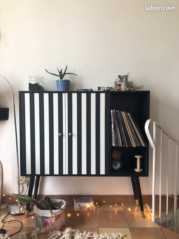 Buffet Noir et Blanc (image 1)