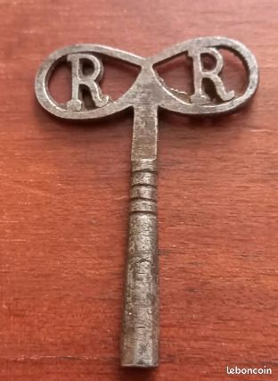 Clé Remontoir Horloge Ancienne – Fer Carré 4 Mm – Début XXe – Fabrication Française