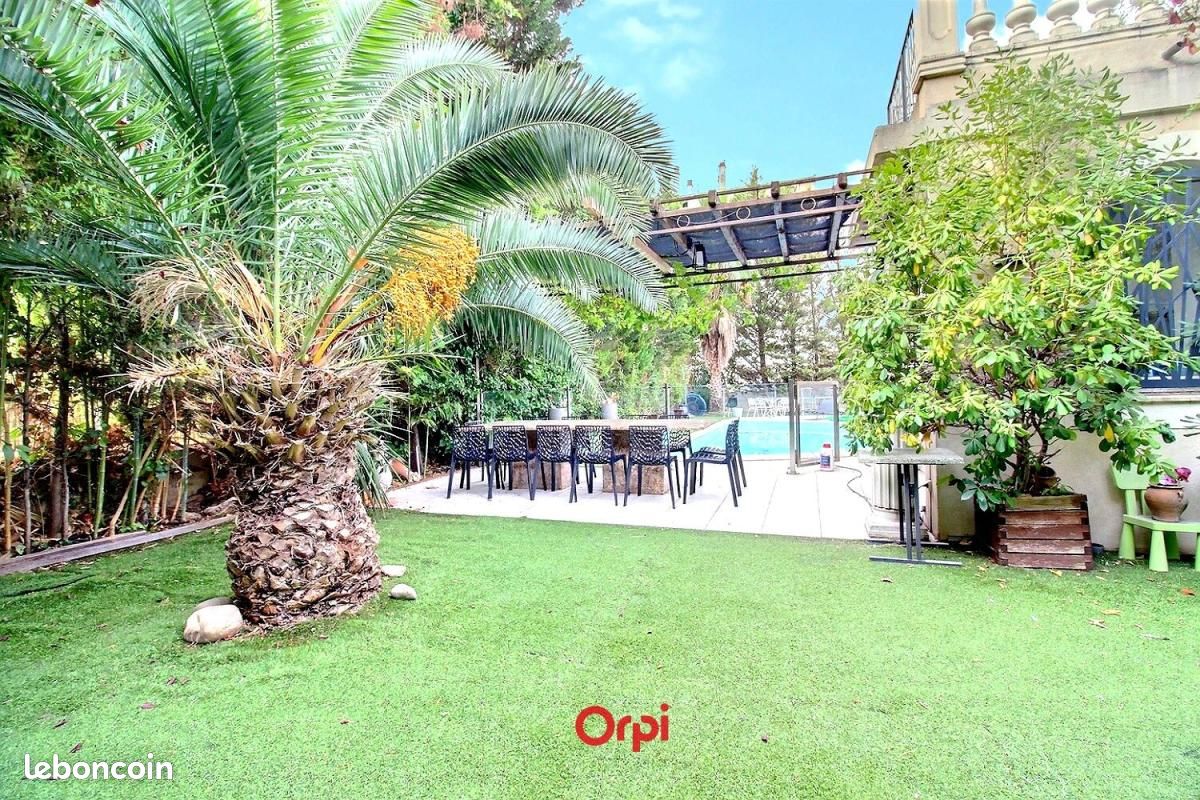 Maison 6 pièces 327 m² · à Marseille · 327 m² · 890 000 €