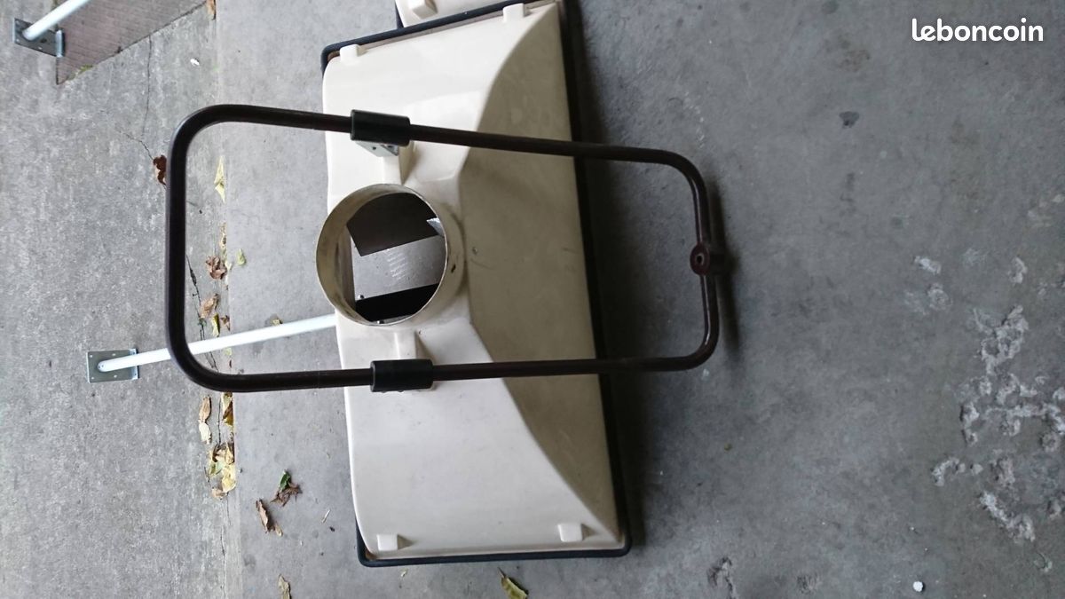 Hotte d'aspiration atelier (image 1)