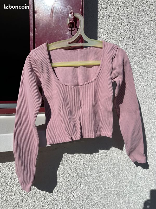 Pull Zara Rose Croqué, Coupe Courte, Col V à Volants – Taille S – Femme