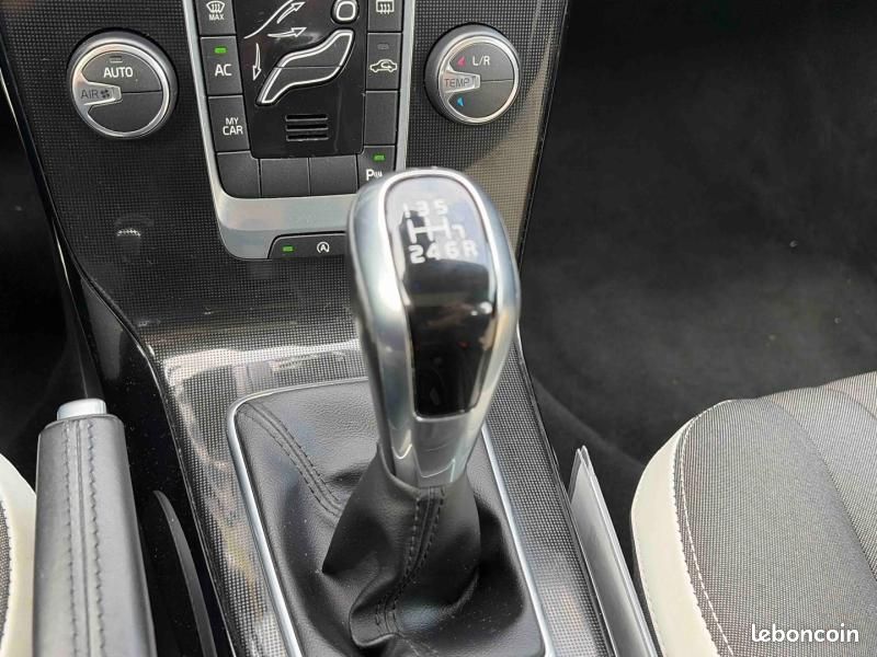 Volvo V40 T2 122ch Signature Edition (image 18)