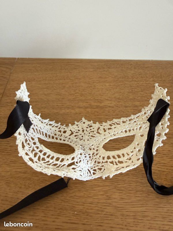 Masque souple vénitien blanc dentelle à paillettes (image 6)