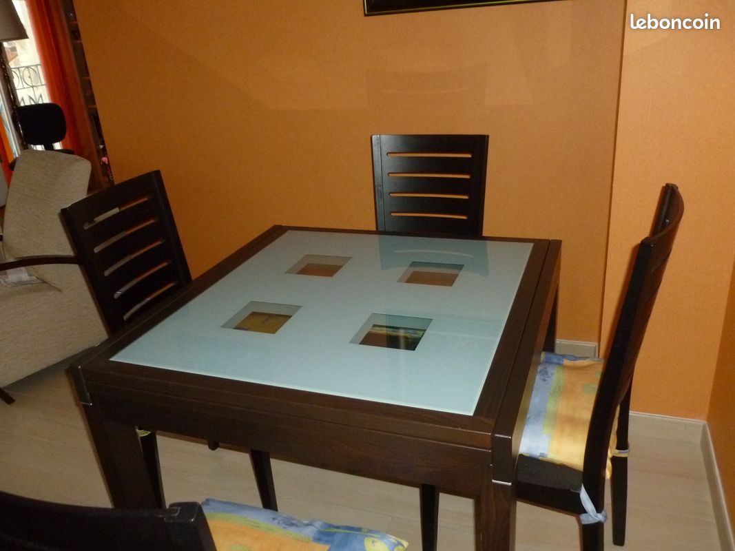TABLE 90 X 90 et 4 CHAISES (image 2)