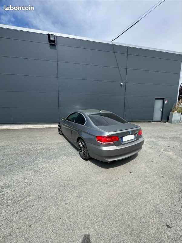 BMW 330i E92 (image 2)
