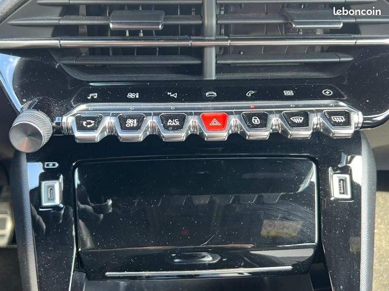 Peugeot 2008 e-2008 136ch GT (image 23)