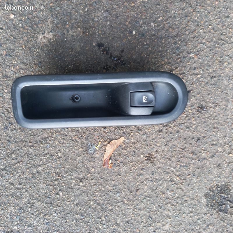 Commande de vitre avant droite Clio 3 pour 2.0 litre 16 v de 09-2006 a 12-2014 -ref-400861F (image 1)