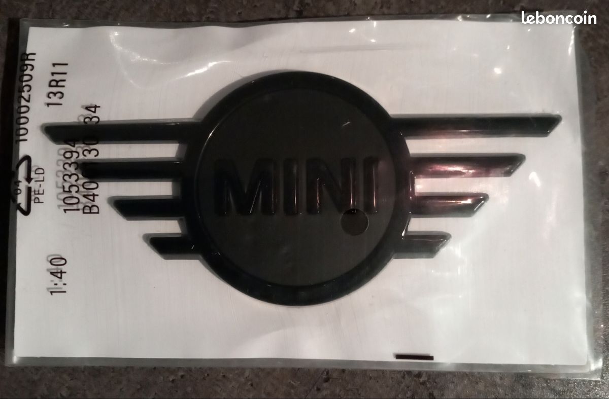 Badge logo emblême coffre ARRIERE Mini Black Piano et Gris anthracite / Mini F55 F56 F57 Jcw One Cooper (image 1)