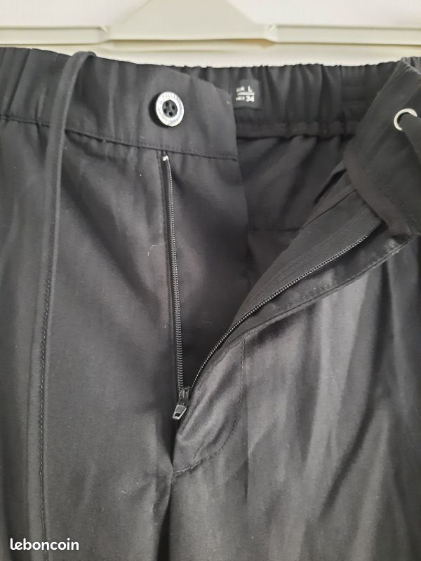 Pantalon Homme couleur noir marque Pull and Bear taille L (image 3)