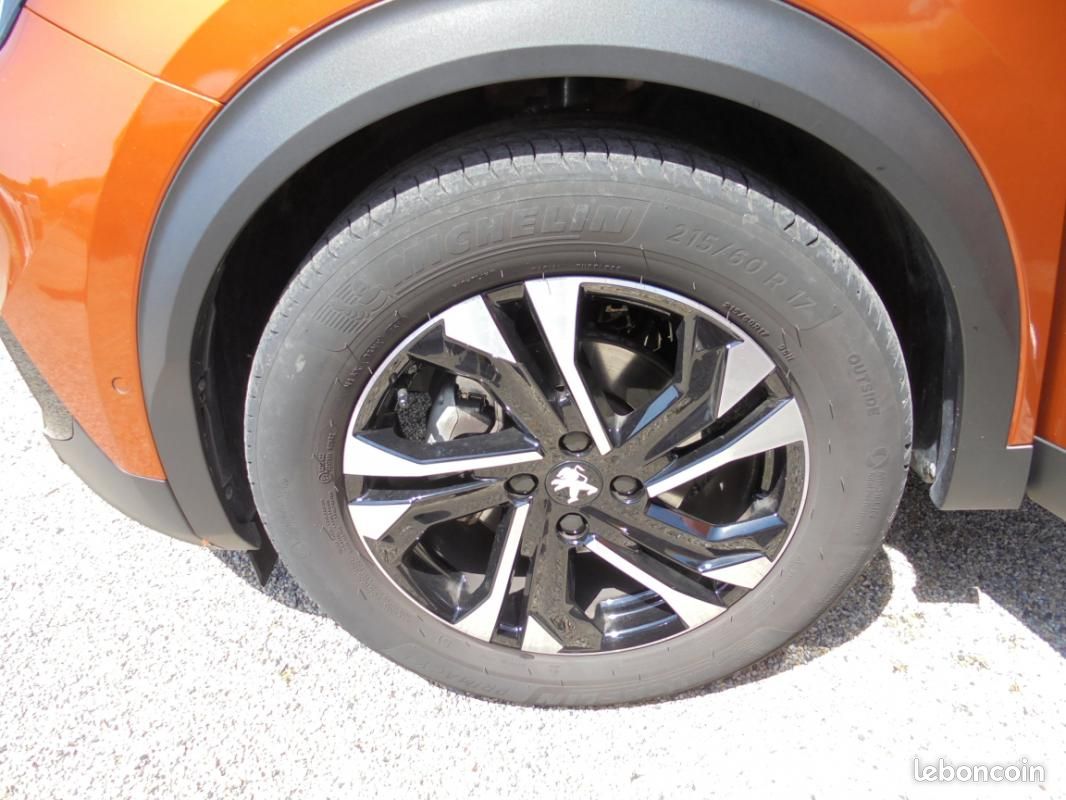 Peugeot 2008 130 SetS EAT8 GT (image 11)