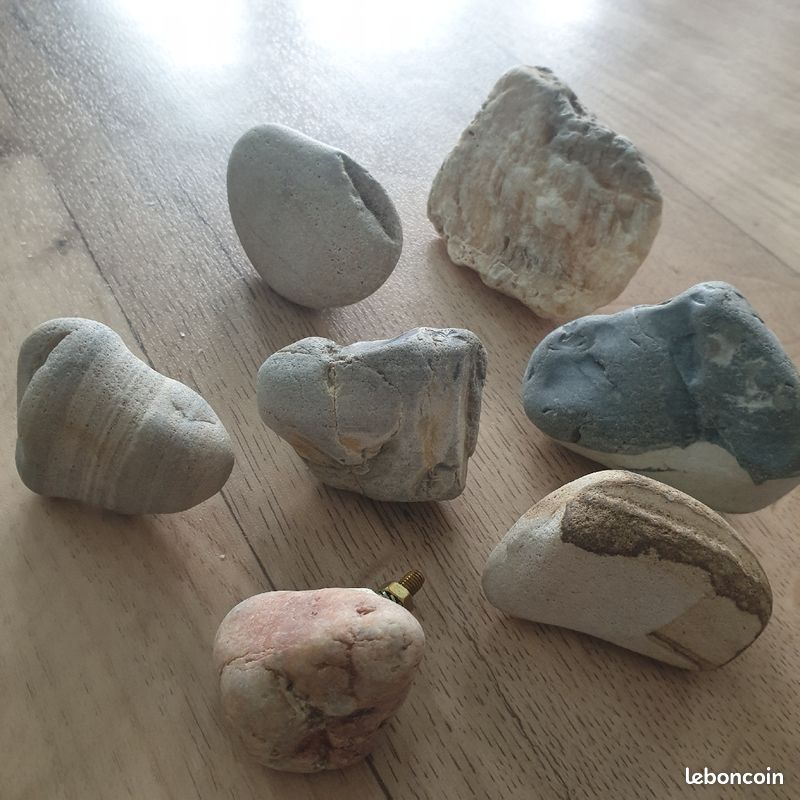 Bouton en gallet en pierres naturelle (image 1)
