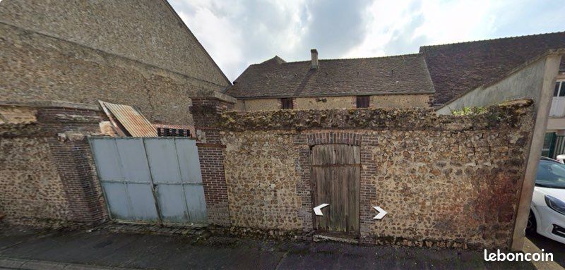 Granges a renover en hyper-centre de courville-sur-eure (28) · 100 000 €