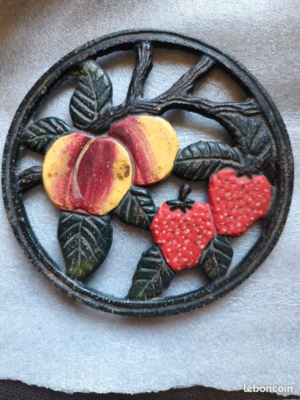 Dessous de plat ovale en fonte émaillée | Révélé - Brocante