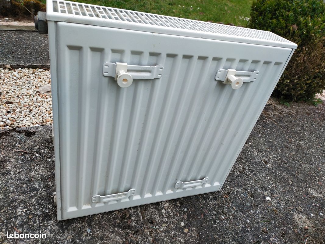 Radiateur à eau chaude horizontal en bon état a vendre (image 3)