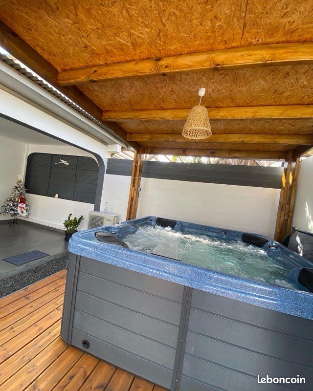 Maison 4 pièces 100 m² · à Saint-Louis · 100 m² · 2 100 €/mois