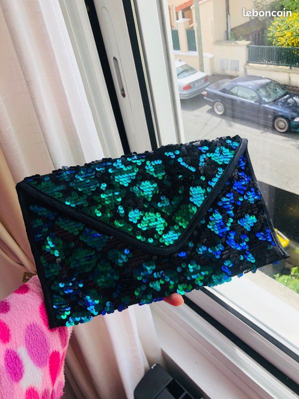 Pochette pailletée (image 1)