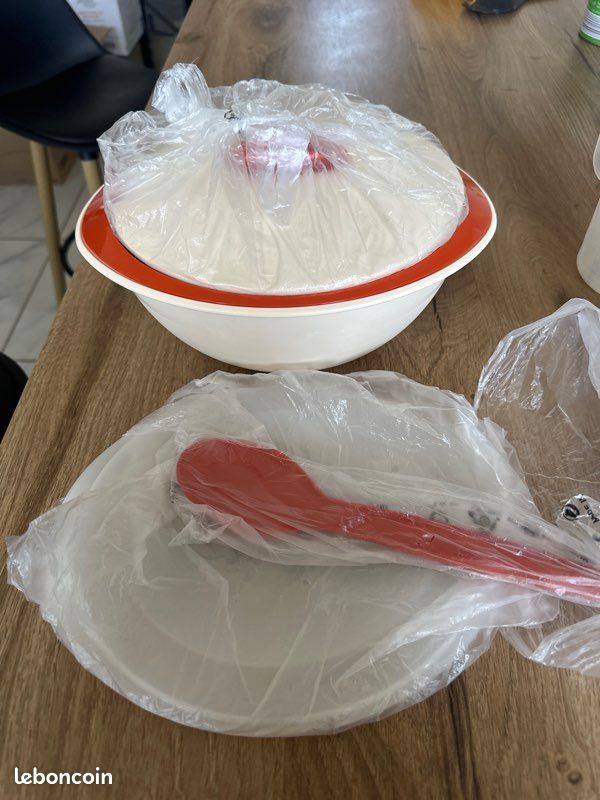 Tupperware Plat De Service Soupière Long. 28.5 Cm Couleur Anis En TBE