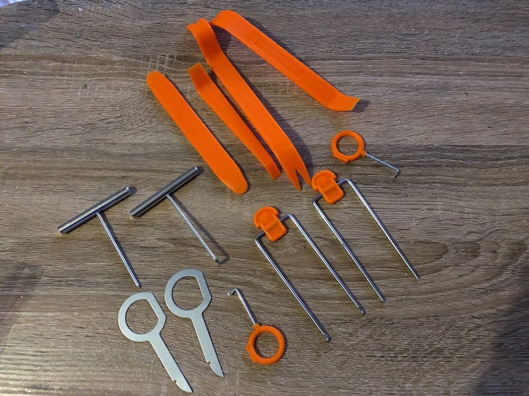 Outils de démontage clips/rivets plastique – Rivet plastique