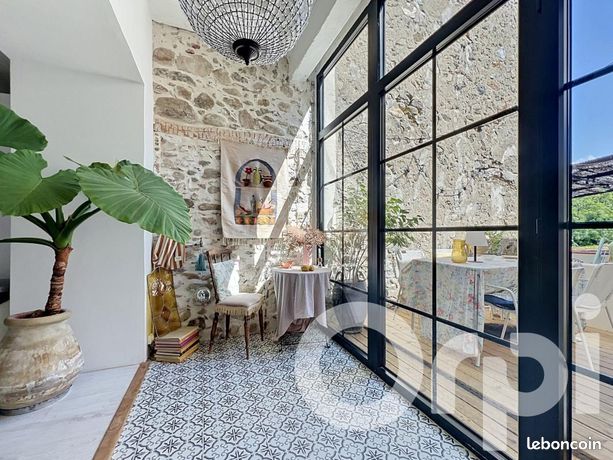 Maison 6 pièces 221 m²