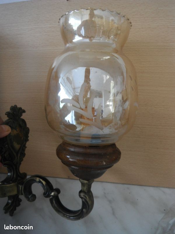 Ancienne applique murale en bronze et bois bougie globe en verre teinte (image 6)