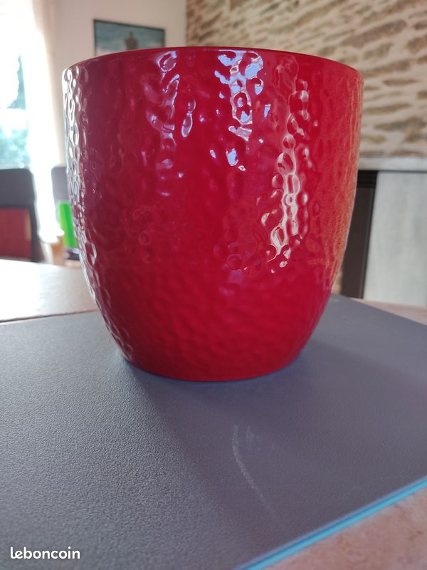 Cache pot rouge en faïence 15.5 cm (image 2)