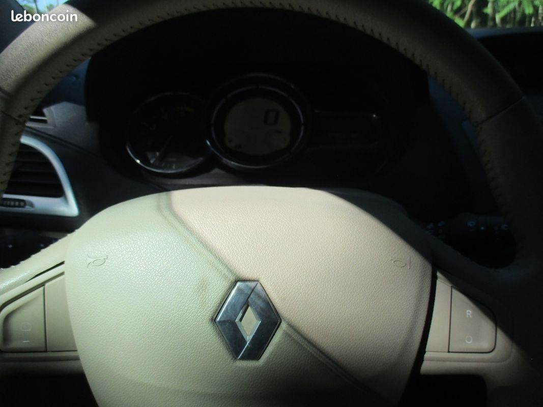 Renault MEGANE III 1.5 DCI 105CH PRIVILEGE ECO² (image 15)
