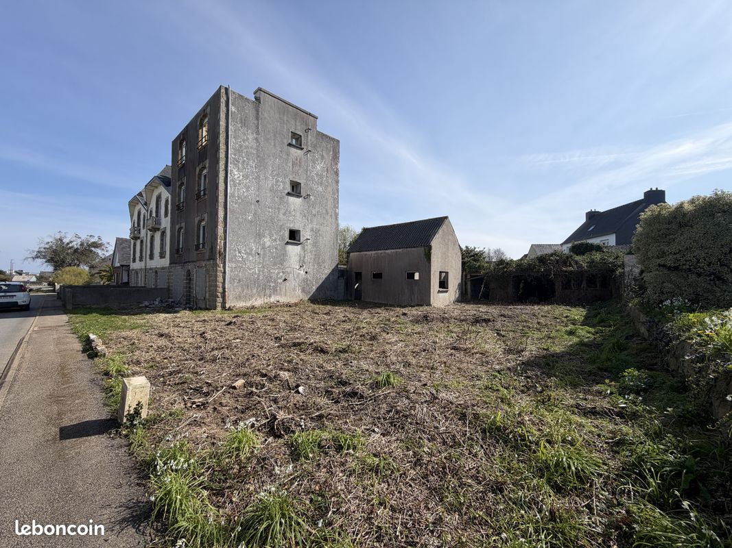 Immeuble 6 pièces 250 m² · à Lanvéoc · 250 m² · 140 000 €