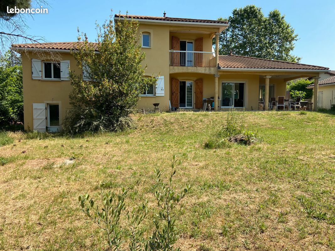 Maison 7 pièces 250 m² · à Montmerle-sur-Saône · 250 m² · 590 000 €