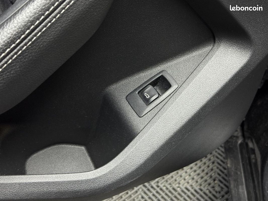 BMW SERIE 1 120d xDrive - F40 Luxury / T.O / ATH / Harman Kardon / CarPlay / Caméra (image 20)