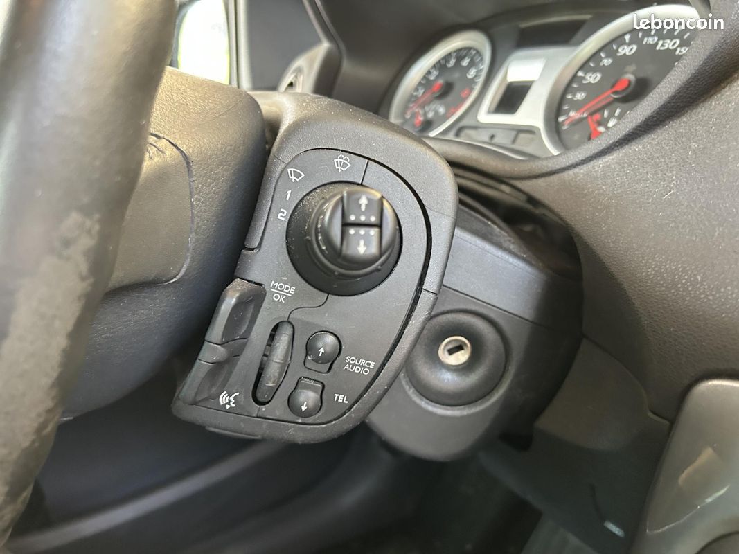 RENAULT CLIO 1.6i 16V - 110 - BVA Euro 5 III BERLINE Exception TomTom PHASE 2 (image 16)