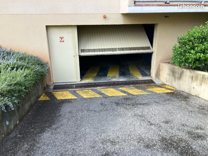 Garage fermé (image 1)