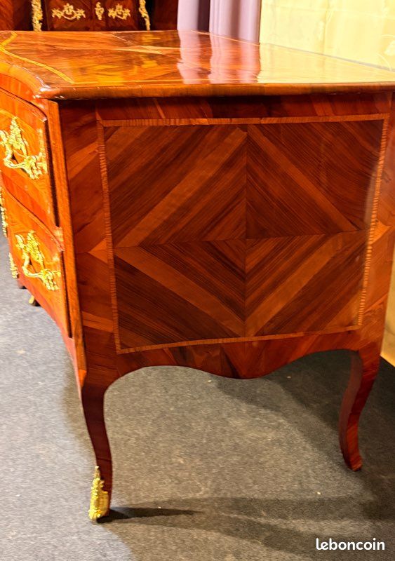 Commode galbée Louis XV , Époque 18eme (image 8)