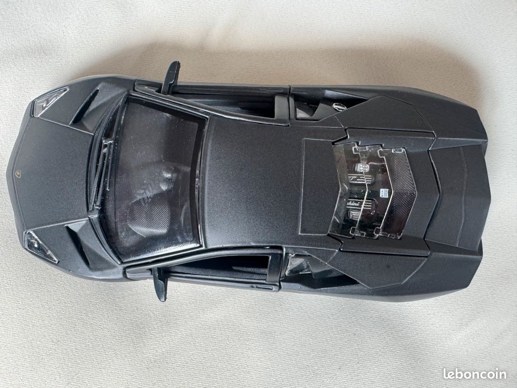 Lamborghini Reventón Bburago à l’échelle 1/24 (image 9)
