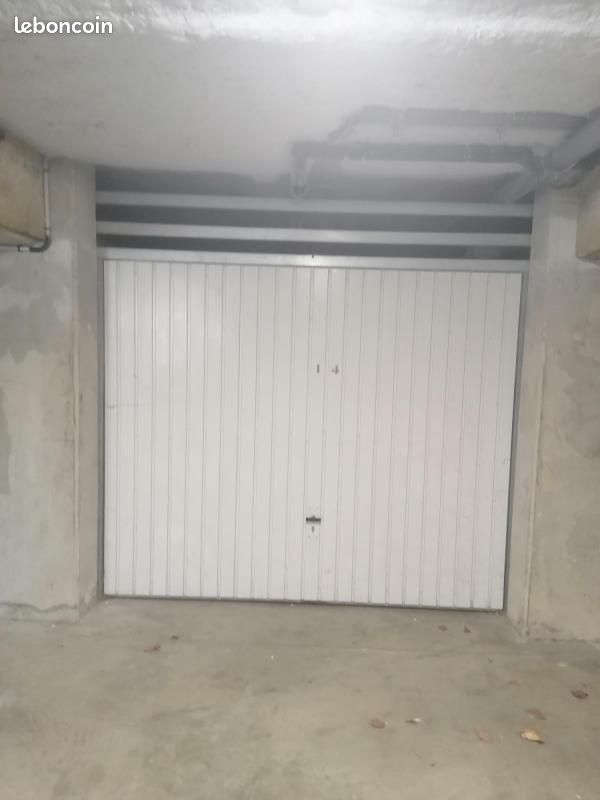 Parking 19 m² · à L'Hermitage · 19 m² · 90 €/mois