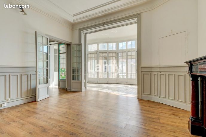 Appartement 7 pièces 260 m² — 1