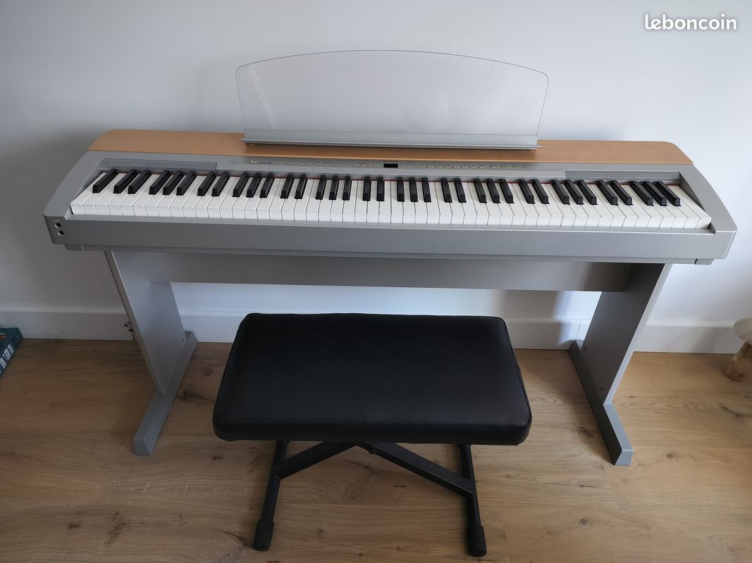 Piano numérique Yamaha P140S - touché supérieur - parfait état 