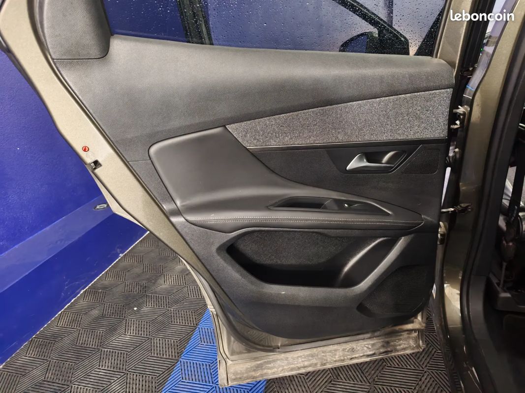 PEUGEOT 3008 1.2 PureTech 130ch Allure EAT6 - 2017 - Suivi complet Peugeot - Climatisation - i-Cockpit - Carplay (image 34)
