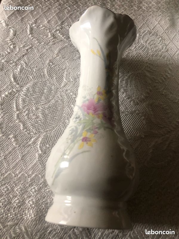 Vase Vintage En Marbre Blanc Veiné - Forme Fleur Hauteur 21,5 Cm - Déco Intérieur