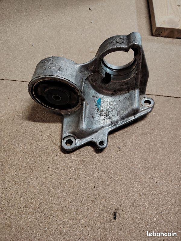 Support moteur 205 GTI (image 1)