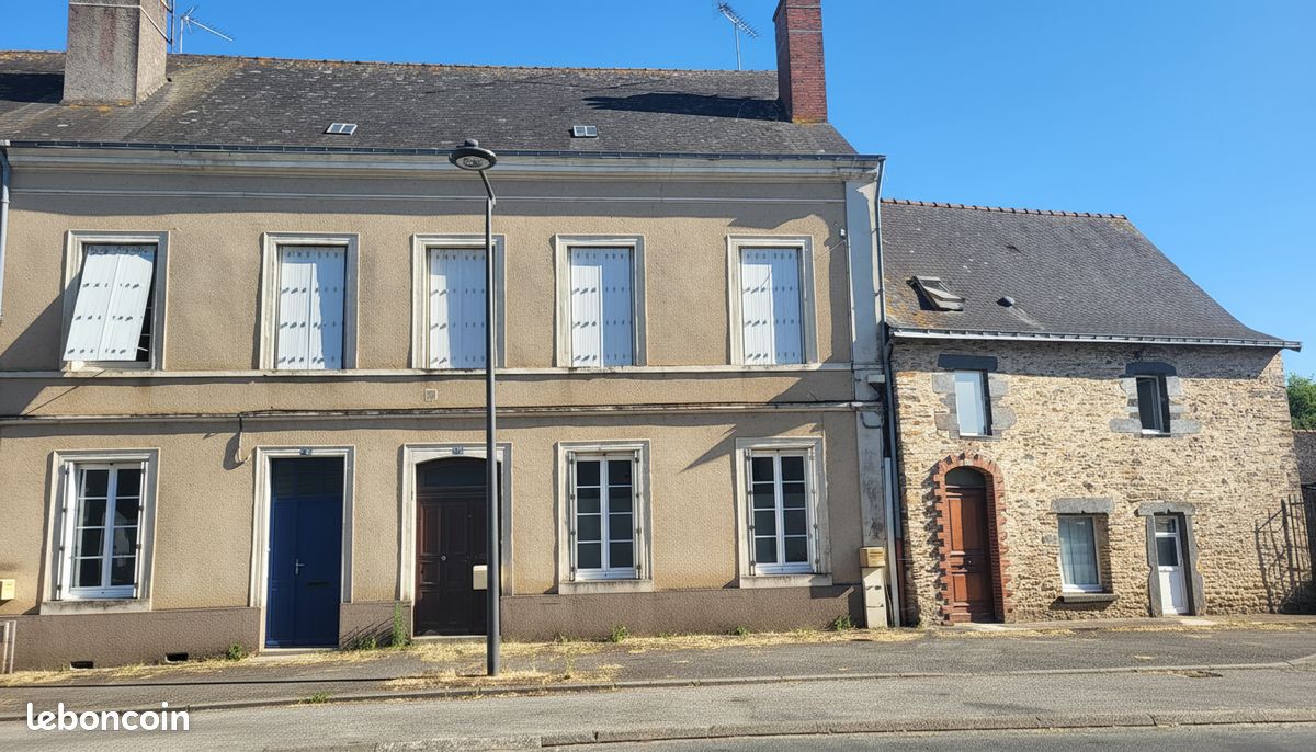 Immeuble 385 m² · à Vallons-de-l'Erdre · 385 m² · 280 500 €