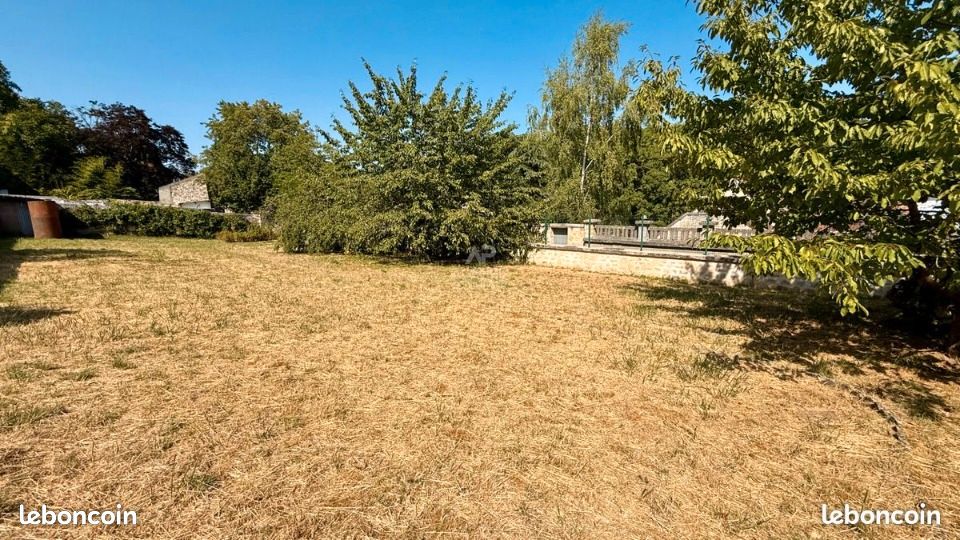 Terrain 310 m² · à Longuesse · 129 000 €