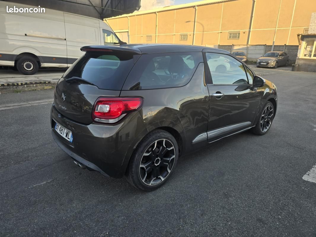 Citroën DS3 e-HDi 110 Airdream Sport Chic (image 4)