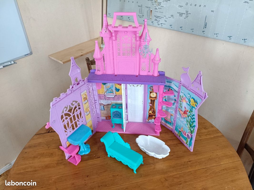 Château barbie princesse Disney malette (image 1)