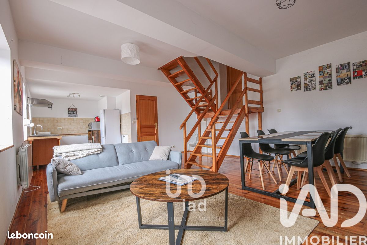 Immeuble 379 m² · à Pont-de-l'Arche · 379 m² · 1 050 000 €