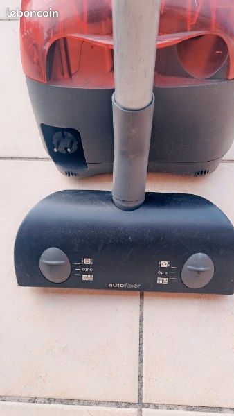 Aspirateur Bosch Logo 2200 W – Sans sac, puissant et silencieux