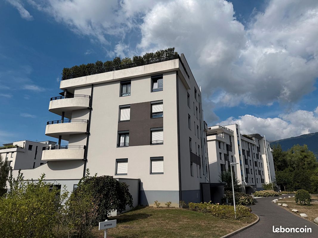 Appartement 4 pièces 147 m² · à Saint-Genis-Pouilly · 147 m² · 2 500 €/mois