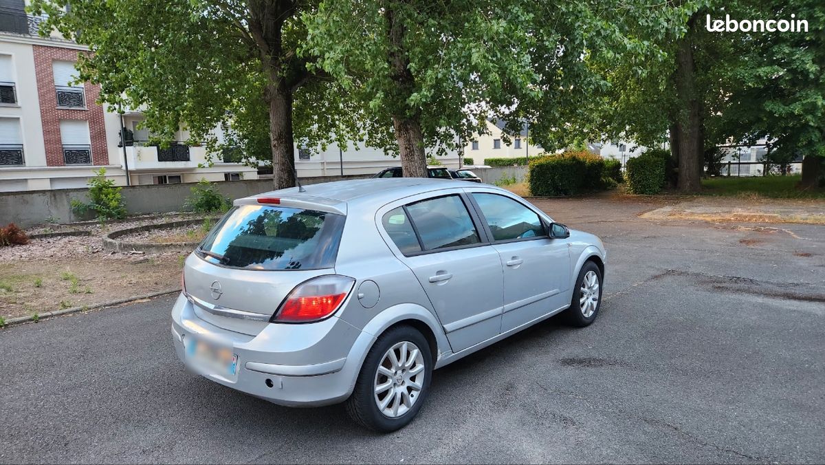 Opel Astra H (image 3)