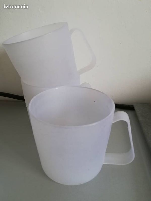 Tasses plastiques (image 1)